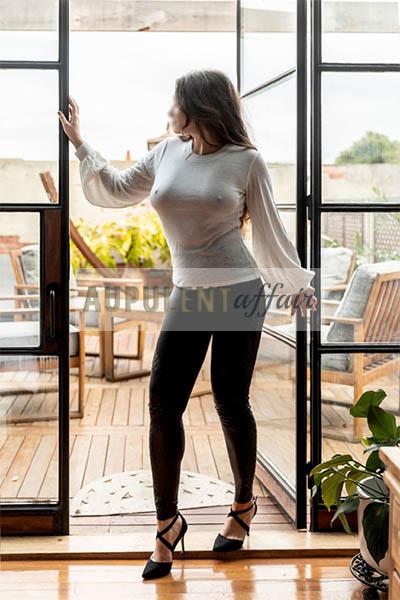 Amarosa Brown sexy curvy escort companion Cape Town/fee. 2 hours R 25,000 / DEPOSIT OF R10,000 UPFRONT fees OVERNIGHT STAY R45,000/ Deposit of R20,000 UP